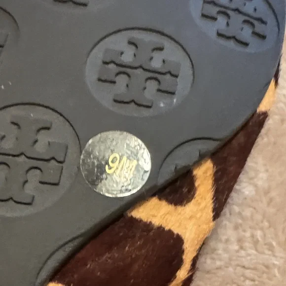 Tory Burch Leopard Print Reva Flats with Gold Logo - Picture 6 of 12
